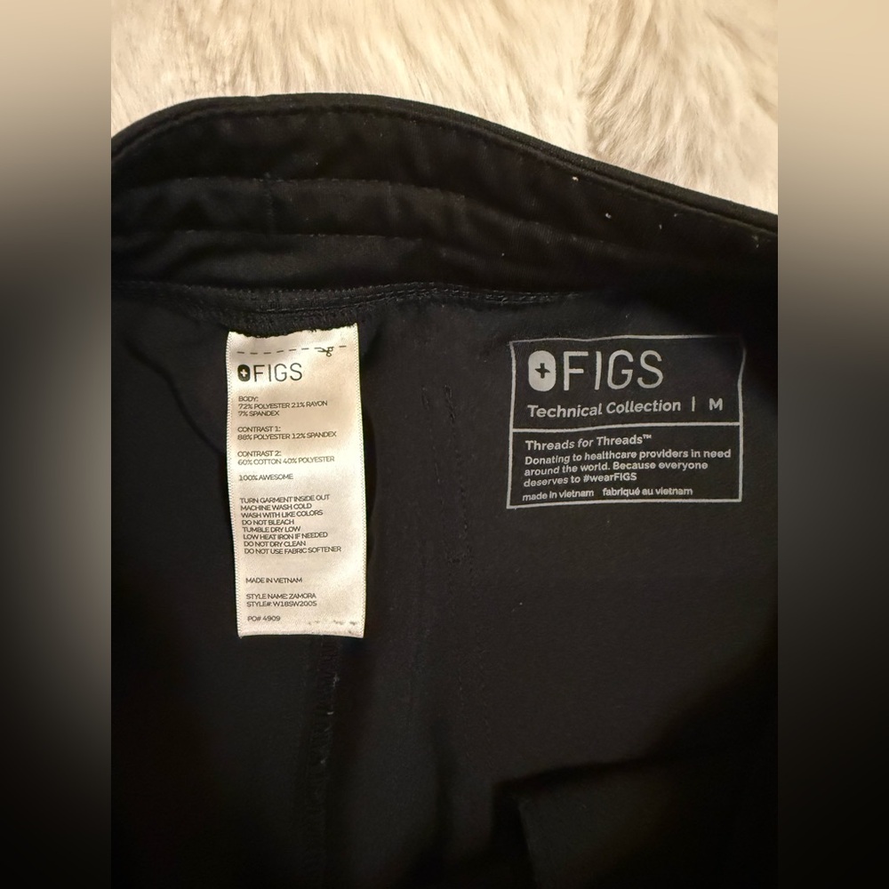 Figs Women’s Zamora Scrub Pants in Black - Picture 3 of 4